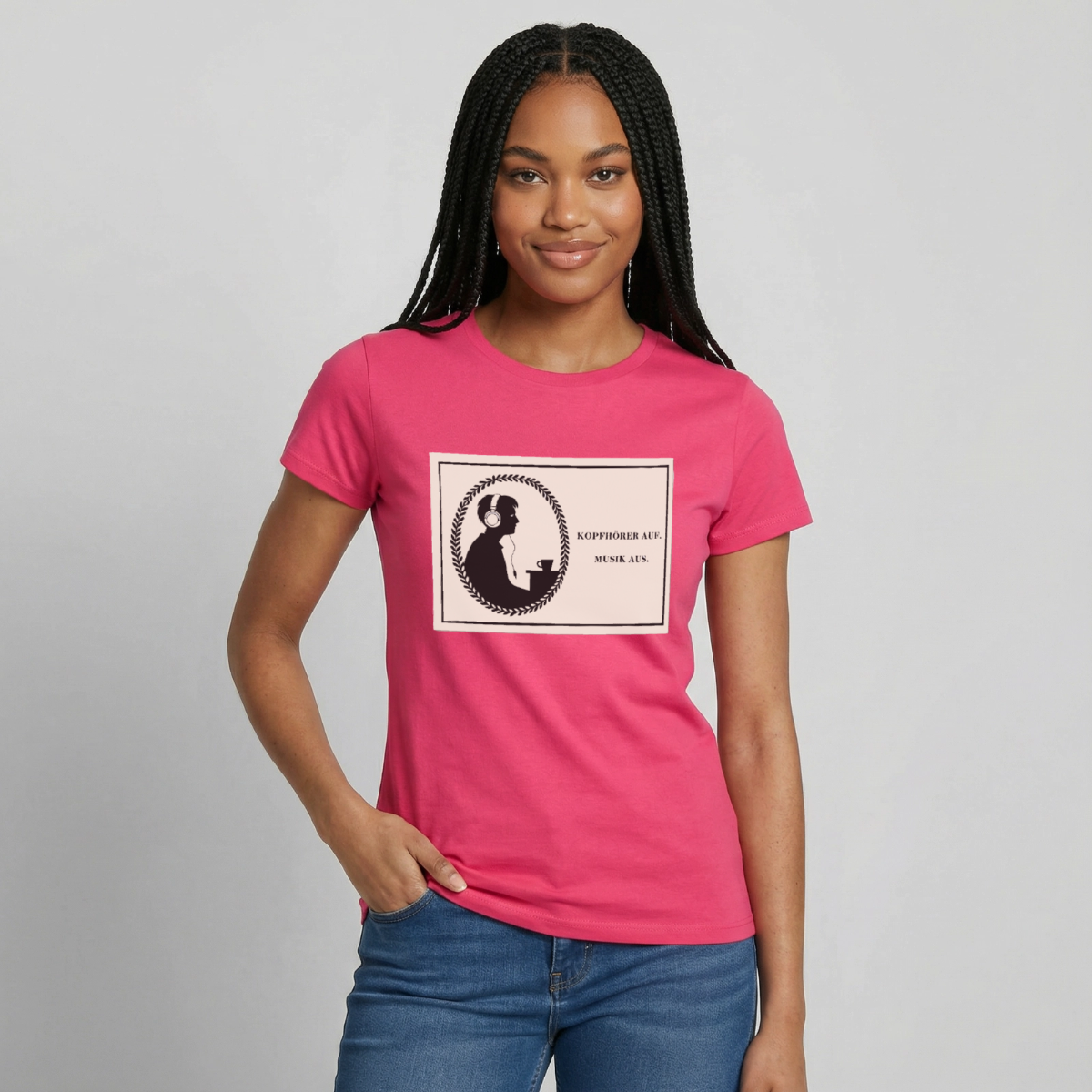 Kopfhörer auf. Musik aus. Motiv-T-Shirt für Frauen, Farbe Azalea, Model