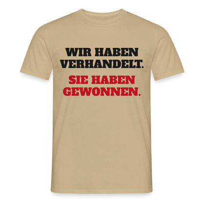 "Wir haben verhandelt. Sie haben gewonnen." Motiv-T-Shirt für Männer, Farbe Sandbeige