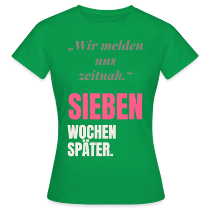 Wir melden uns zeitnah. Sieben Wochen später. Motiv-T-Shirt für Frauen, Farbe Kelly Green