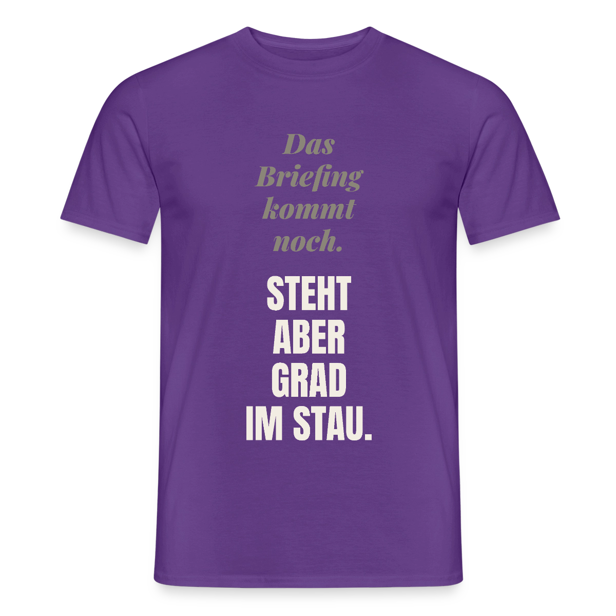 Das Briefing kommt noch. Steht aber grad im Stau. Motiv-T-Shirt für Männer, Farbe Lila