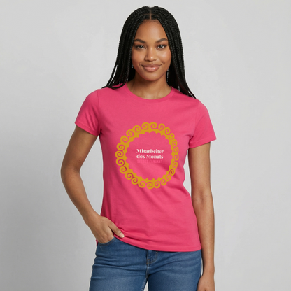 "Mitarbeiter des Monats, selbst ernannt. Gold-Motiv" Motiv-T-Shirt für Frauen, Farbe Azalea