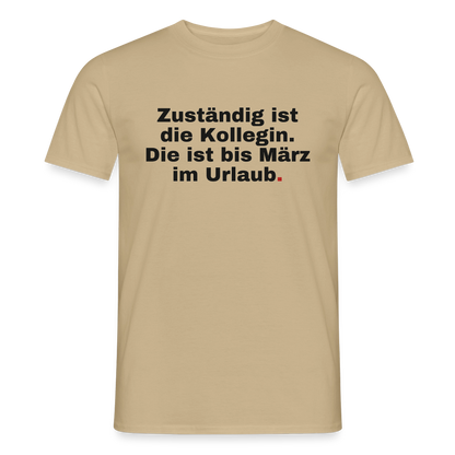 "Zuständig ist die Kollegin. Die ist bis März im Urlaub." Motiv-T-Shirt für Männer, Farbe Sandbeige