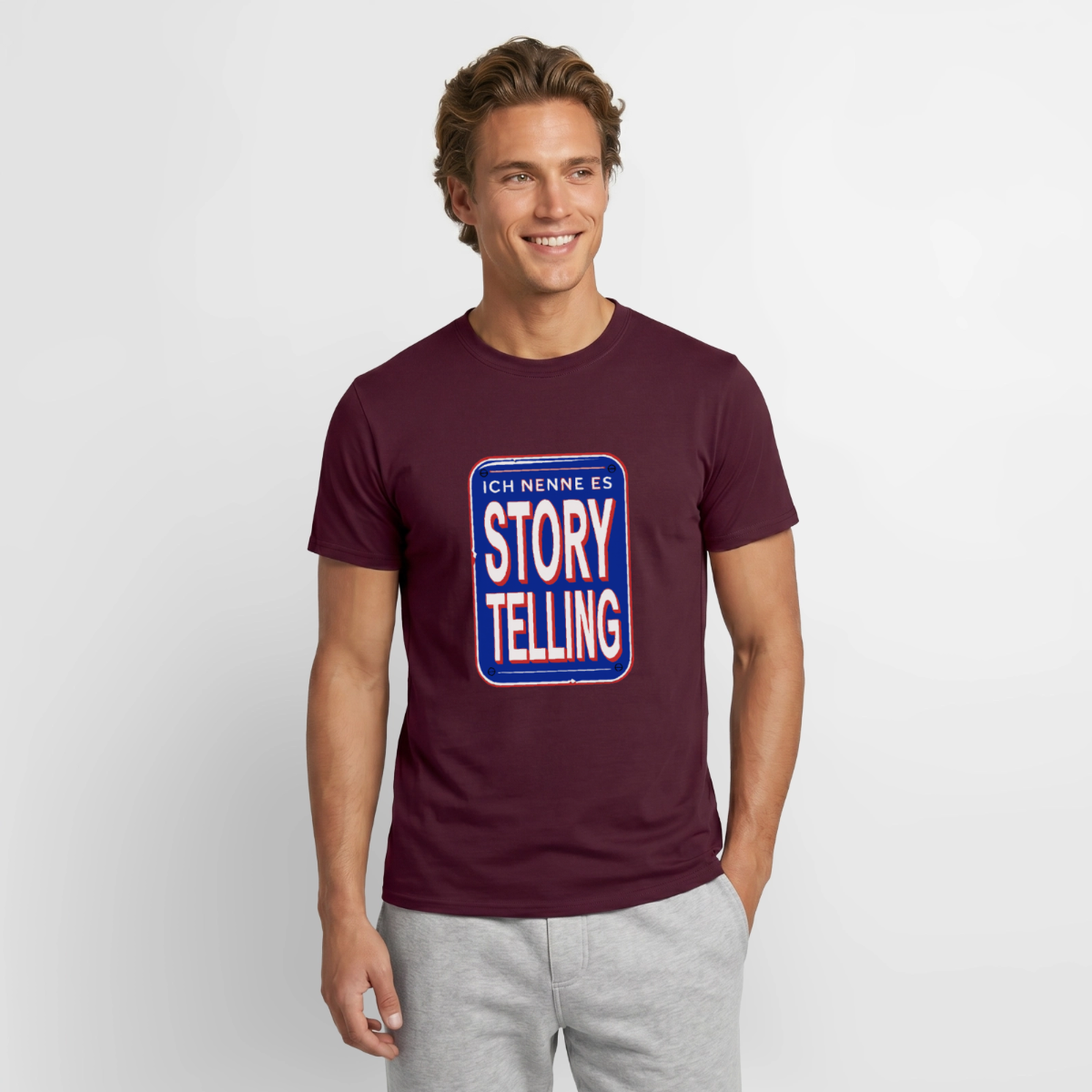 Ich nenne es Storytelling. Motiv-T-Shirt für Männer, Farbe Ziegelrot, Model