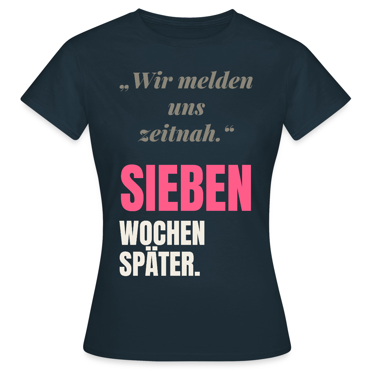 Wir melden uns zeitnah. Sieben Wochen später. Motiv-T-Shirt für Frauen, Farbe Navy