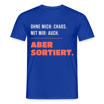 Ohne mich: Chaos. Mit mir: auch. Aber sortiert. Motiv-T-Shirt für Männer, Farbe Dunkelblau