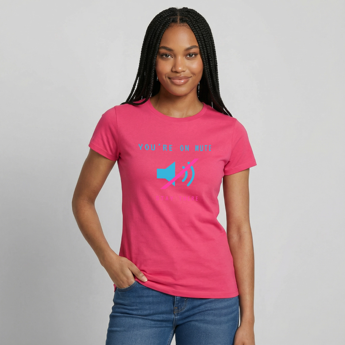 You're on mute. Stay there. Motiv-T-Shirt für Frauen, Farbe Azalea, Model