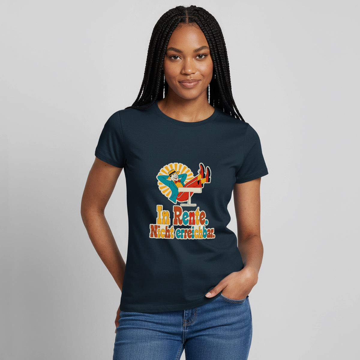 In Rente. Nicht erreichbar. Midcentury-Motiv Motiv-T-Shirt für Frauen, Farbe Navy, Model