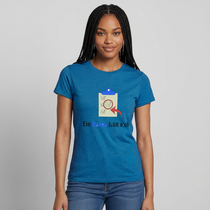 "Ein Haken fehlt noch." Motiv-T-Shirt für Frauen, Farbe Antikblaues Saphir meliert