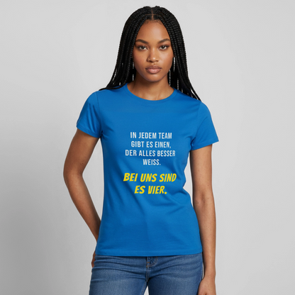 "In jedem Team gibt es einen, der alles besser weiß. Bei uns sind es vier." Motiv-T-Shirt für Frauen, Farbe Royalblau