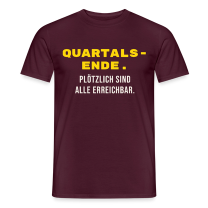 Quartalsende. Plötzlich sind alle erreichbar. Motiv-T-Shirt für Männer, Farbe Ziegelrot