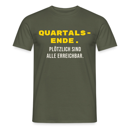 Quartalsende. Plötzlich sind alle erreichbar. Motiv-T-Shirt für Männer, Farbe Militärgrün