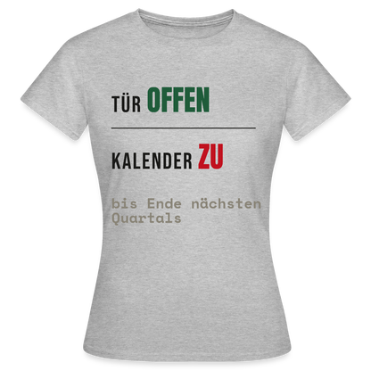 Tür offen. Kalender zu. Motiv-T-Shirt für Frauen, Farbe Grau meliert