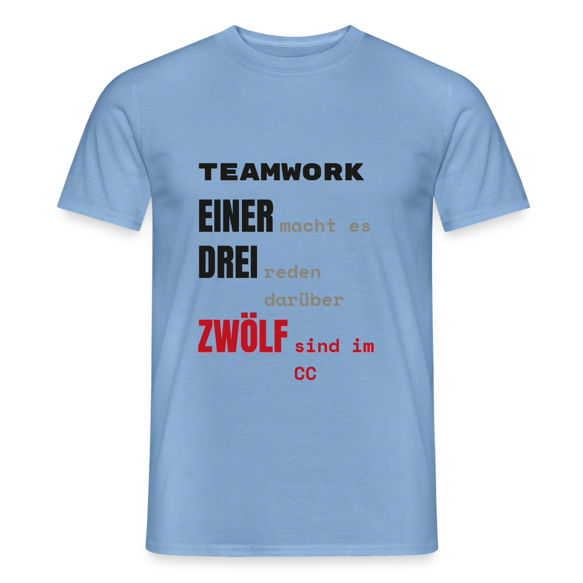 "Teamwork: einer macht es, drei reden darüber, zwölf sind im CC" Motiv-T-Shirt für Männer, Farbe Carolina Blue