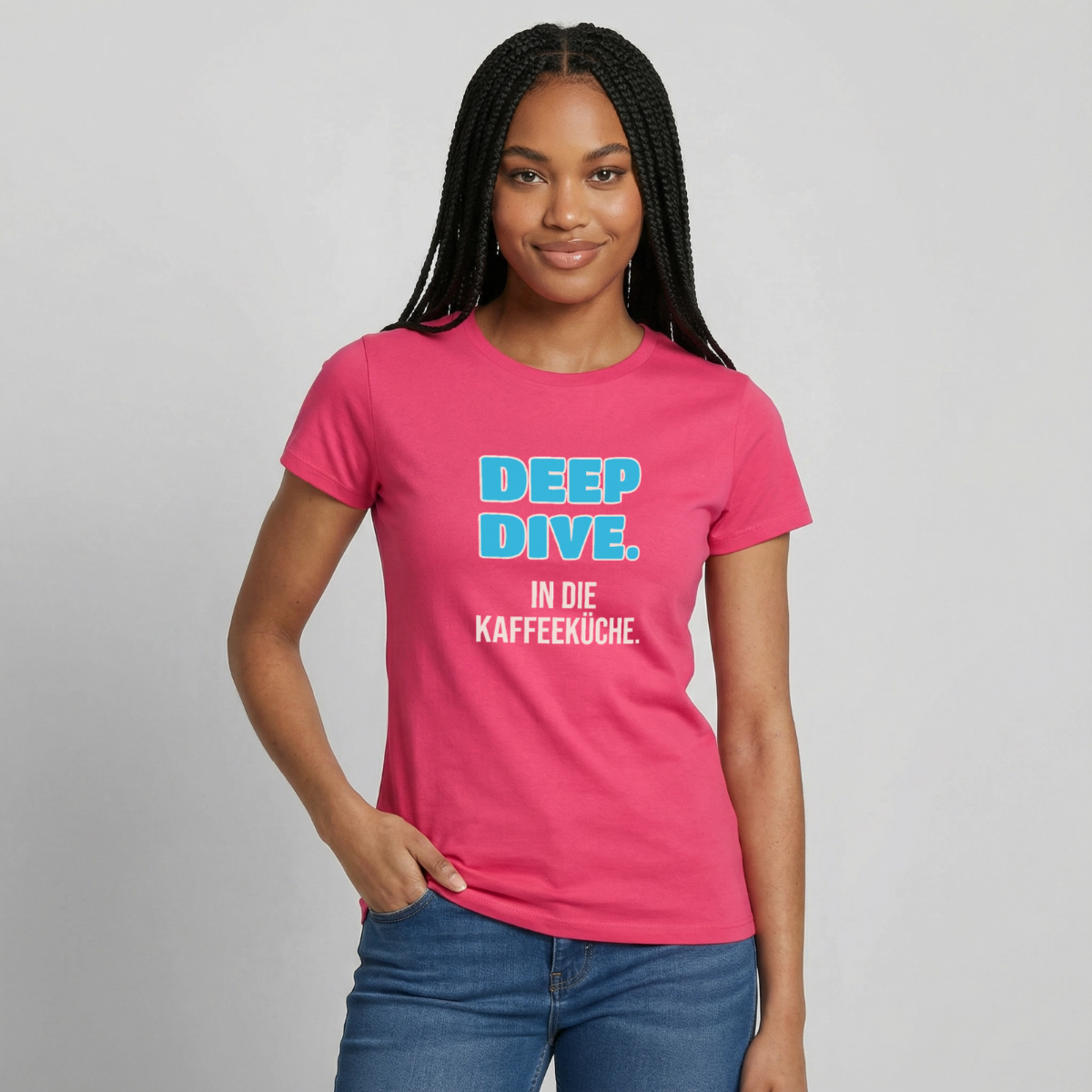 "Deep Dive. In die Kaffeeküche." Motiv-T-Shirt für Frauen, Farbe Azalea