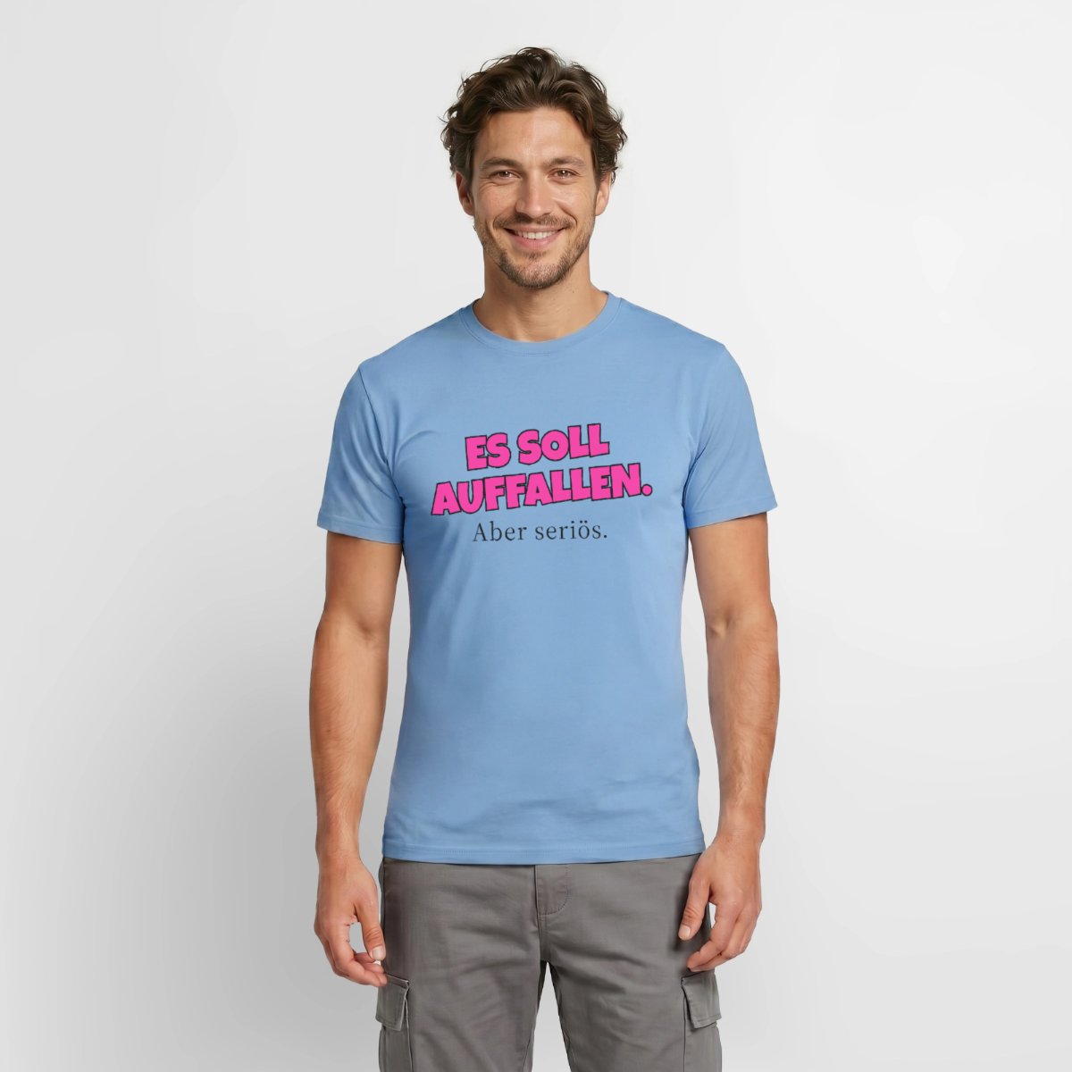 Es soll auffallen. Aber seriös. Motiv-T-Shirt für Männer, Farbe Carolina Blue, Model