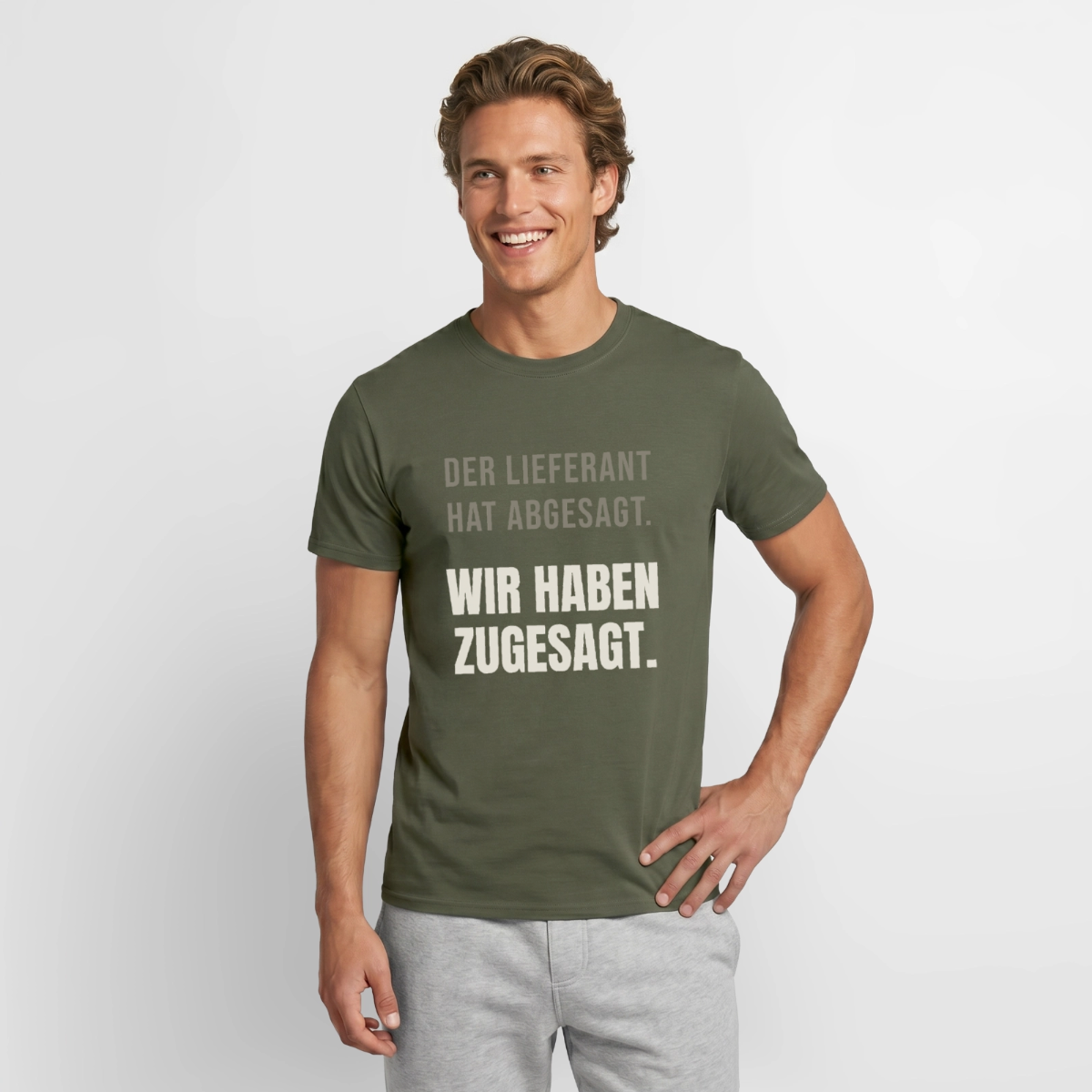 "Der Lieferant hat abgesagt. Wir haben zugesagt." Motiv-T-Shirt für Männer, Farbe Militärgrün