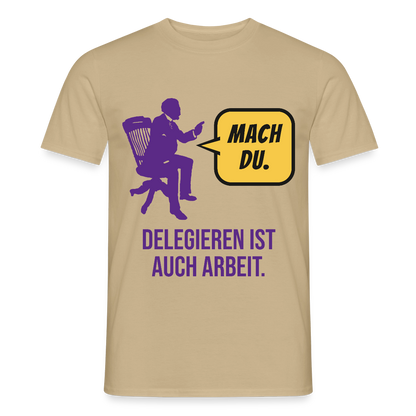 Delegieren ist auch Arbeit. Sprechblasen-Motiv Motiv-T-Shirt für Männer, Farbe Sandbeige