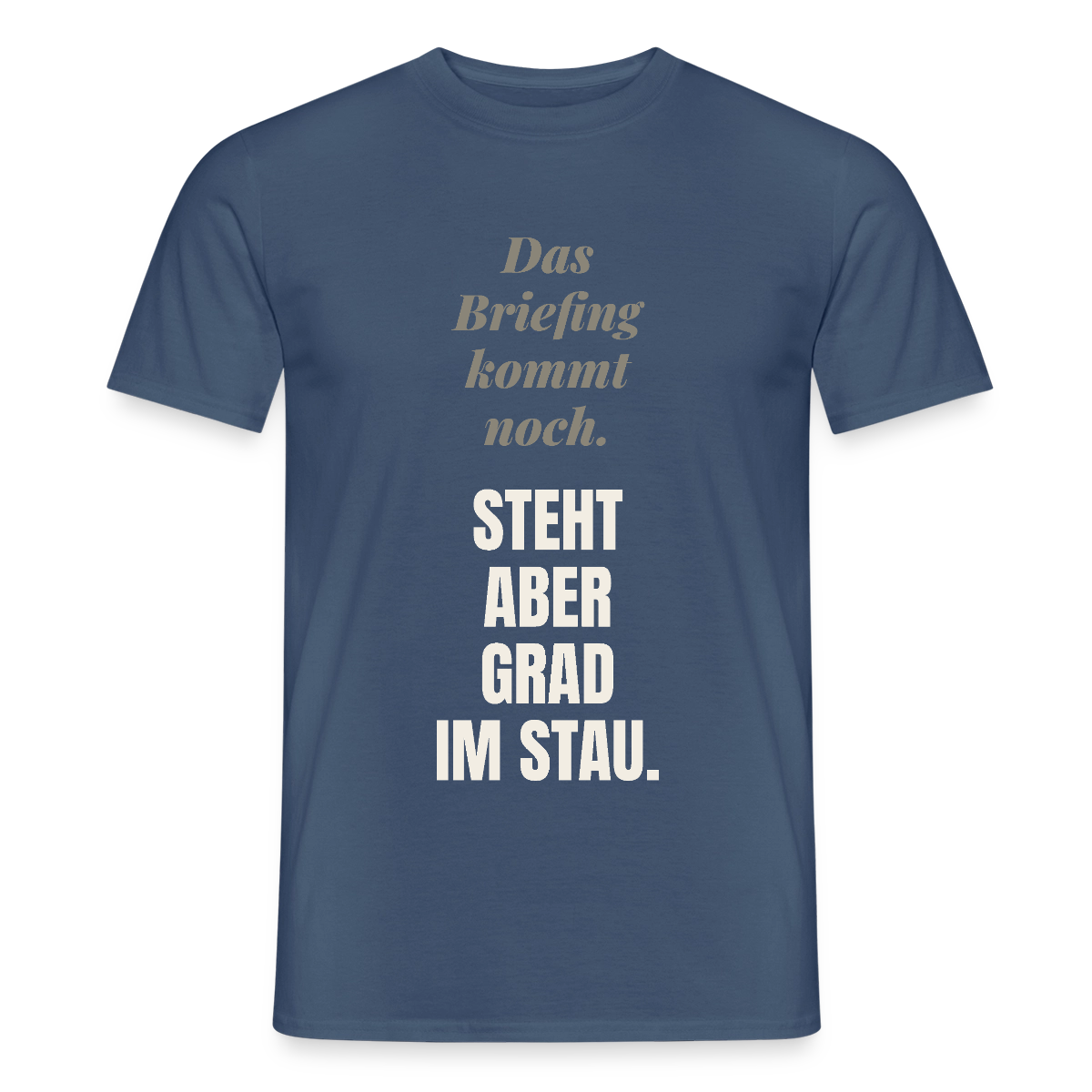 Das Briefing kommt noch. Steht aber grad im Stau. Motiv-T-Shirt für Männer, Farbe Dunkles Denimblau