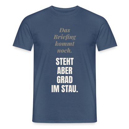 Das Briefing kommt noch. Steht aber grad im Stau. Motiv-T-Shirt für Männer, Farbe Dunkles Denimblau