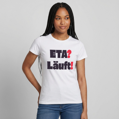 "ETA? Läuft! Typo-Motiv" Motiv-T-Shirt für Frauen, Farbe Weiß
