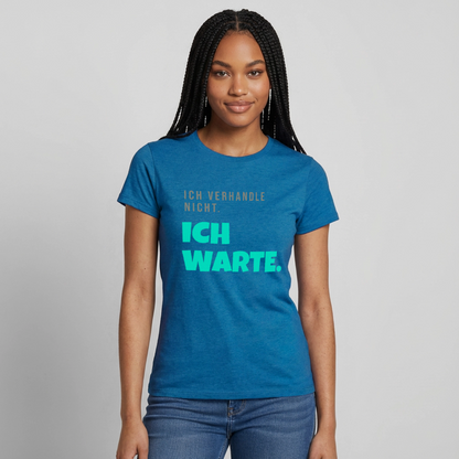 "Ich verhandle nicht. Ich warte." Motiv-T-Shirt für Frauen, Farbe Antikblaues Saphir meliert