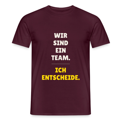 Wir sind ein Team. Ich entscheide. Motiv-T-Shirt für Männer, Farbe Ziegelrot