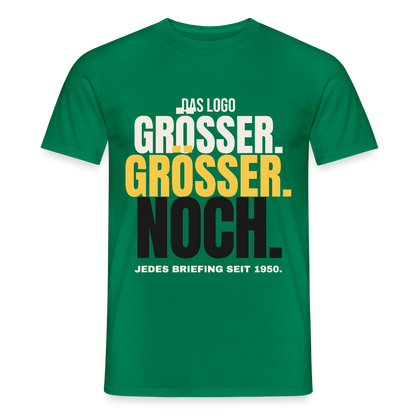 Das Logo größer. Größer. Noch. Jedes Briefing seit 1950. Motiv-T-Shirt für Männer, Farbe Kelly Green