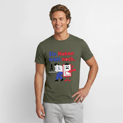 "Ein Haken fehlt noch. Klemmbrett-Motiv" Motiv-T-Shirt für Männer, Farbe Militärgrün
