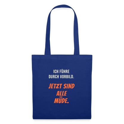 Ich führe durch Vorbild. Jetzt sind alle müde. Stoffbeutel, Farbe Royalblau