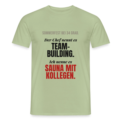 "Der Chef nennt es Teambuilding. Ich nenne es Sauna mit Kollegen." Motiv-T-Shirt für Männer, Farbe Sage