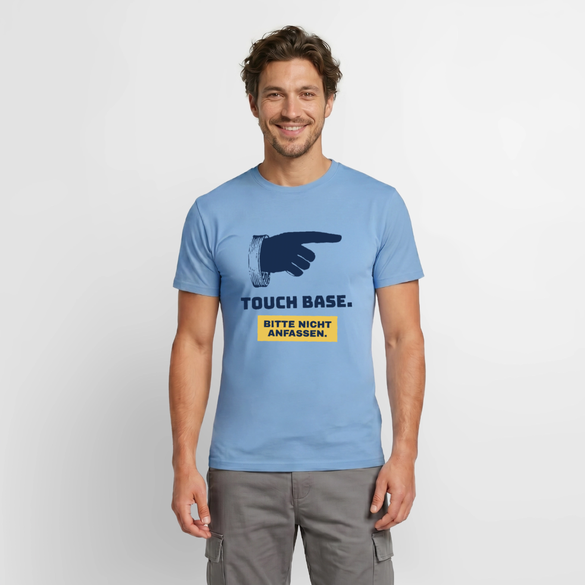 Touch base. Bitte nicht anfassen. Motiv-T-Shirt für Männer, Farbe Carolina Blue, Model