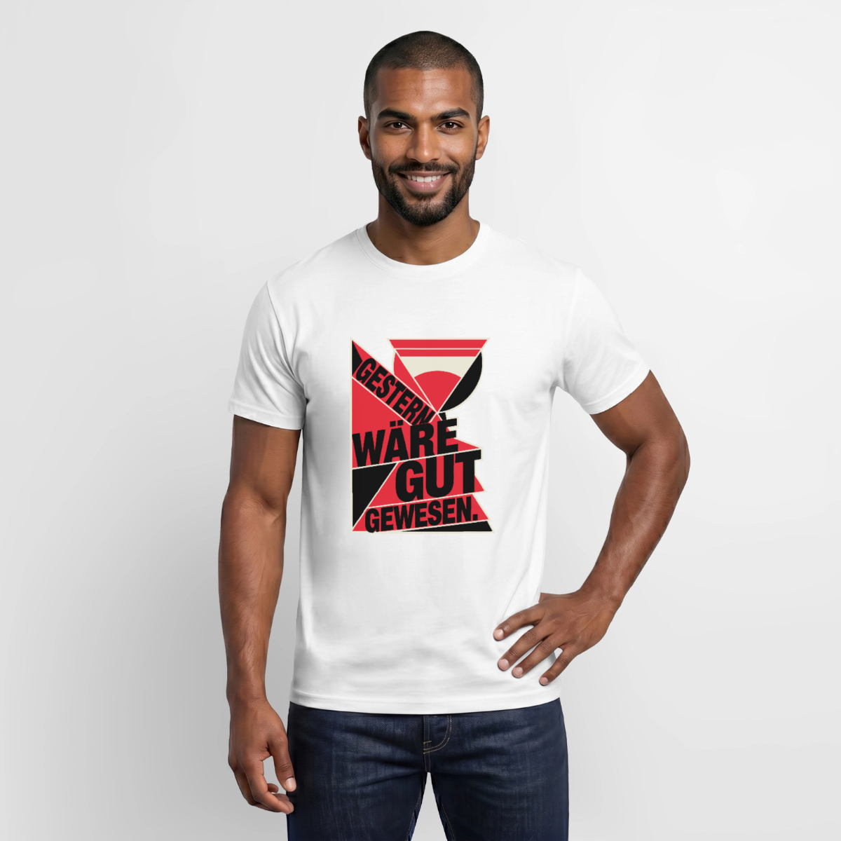 "Gestern wäre gut gewesen. Konstruktivismus-Motiv" Motiv-T-Shirt für Männer, Farbe Weiß