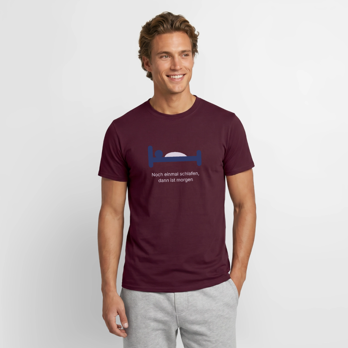 Noch einmal schlafen, dann ist morgen. Motiv-T-Shirt für Männer, Farbe Ziegelrot, Model