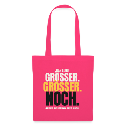 Das Logo größer. Größer. Noch. Jedes Briefing seit 1950. Stoffbeutel, Farbe Azalea