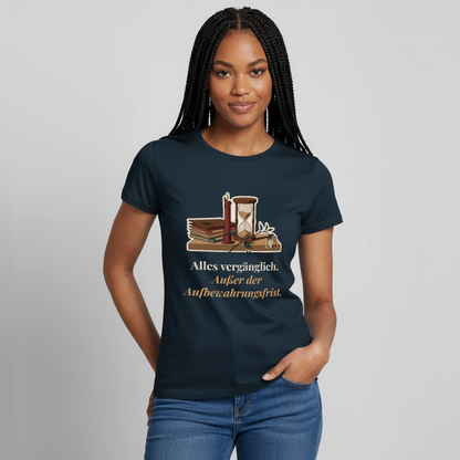 "Alles vergänglich. Außer der Aufbewahrungsfrist." Motiv-T-Shirt für Frauen, Farbe Navy