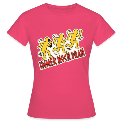 Immer noch dran. Pop-Art-Motiv Motiv-T-Shirt für Frauen, Farbe Azalea
