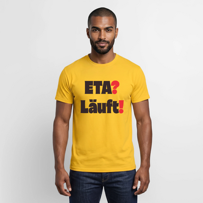 "ETA? Läuft! Typo-Motiv" Motiv-T-Shirt für Männer, Farbe Gelb