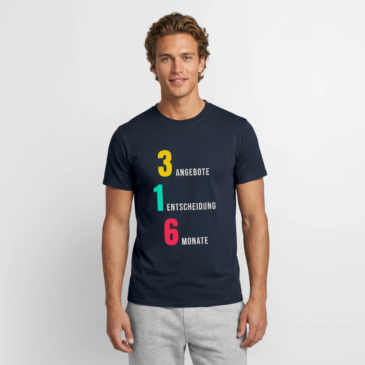 "3 Angebote. 1 Entscheidung. 6 Monate." Motiv-T-Shirt für Männer, Farbe Navy