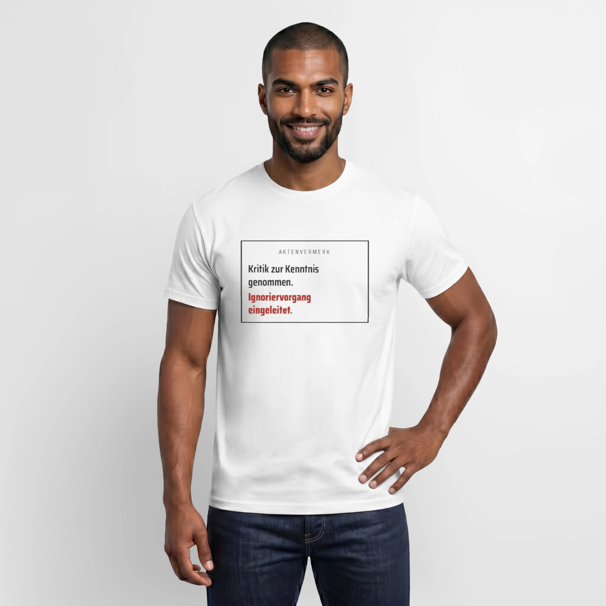 Kritik zur Kenntnis genommen. Aktenvermerk-Motiv Motiv-T-Shirt für Männer, Farbe Weiß, Model