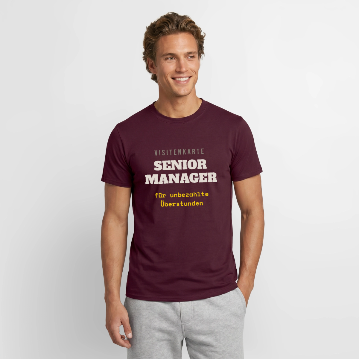 "Senior Manager für unbezahlte Überstunden" Motiv-T-Shirt für Männer, Farbe Ziegelrot
