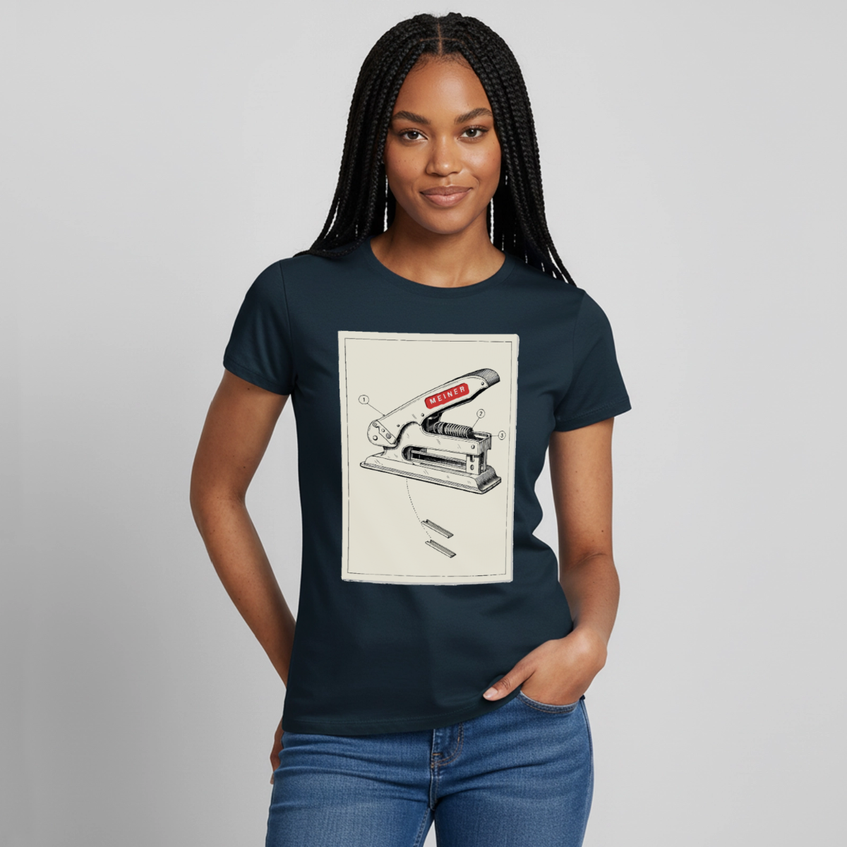 Meiner. Der Tacker kommt mit. Motiv-T-Shirt für Frauen, Farbe Navy, Model