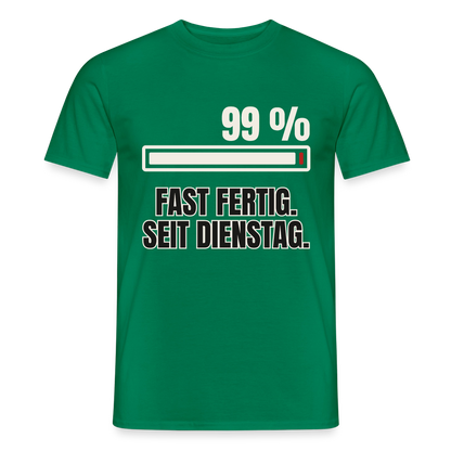 "99 % fast fertig. Seit Dienstag." Motiv-T-Shirt für Männer, Farbe Kelly Green