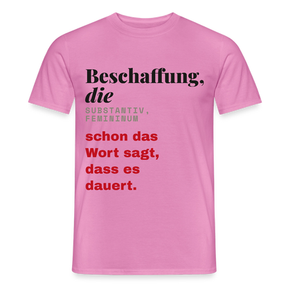 "Beschaffung, die: schon das Wort sagt, dass es dauert." Motiv-T-Shirt für Männer, Farbe Pink