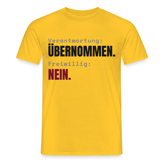 Verantwortung: übernommen. Freiwillig: nein. Motiv-T-Shirt für Männer, Farbe Gelb