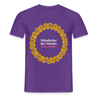 "Mitarbeiter des Monats, selbst ernannt. Gold-Motiv" Motiv-T-Shirt für Männer, Farbe Lila