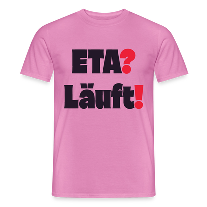 "ETA? Läuft! Typo-Motiv" Motiv-T-Shirt für Männer, Farbe Pink