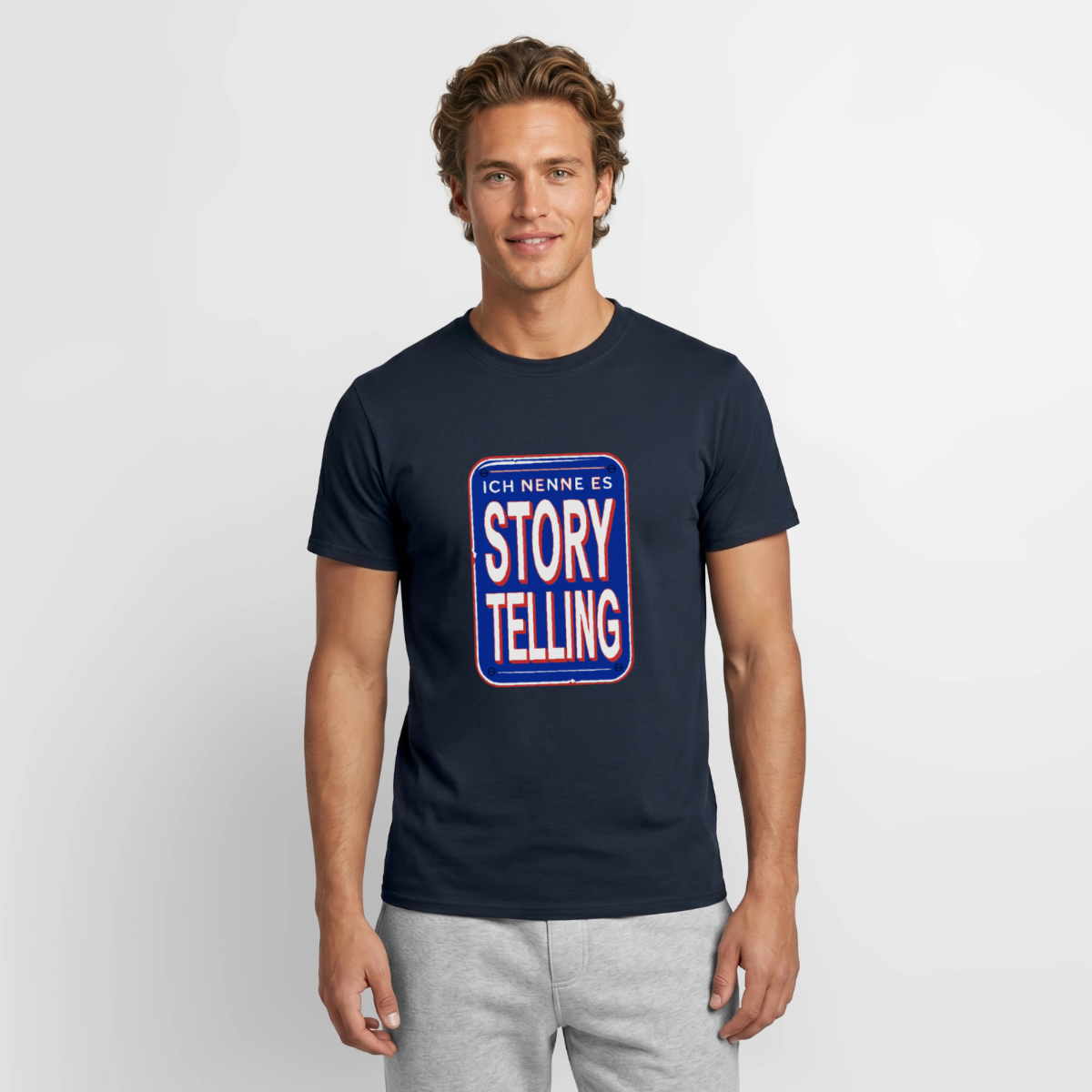 Ich nenne es Storytelling. Motiv-T-Shirt für Männer, Farbe Navy, Model