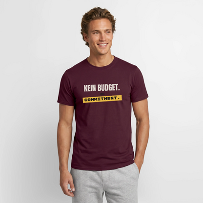 "Kein Budget. Aber Commitment." Motiv-T-Shirt für Männer, Farbe Ziegelrot
