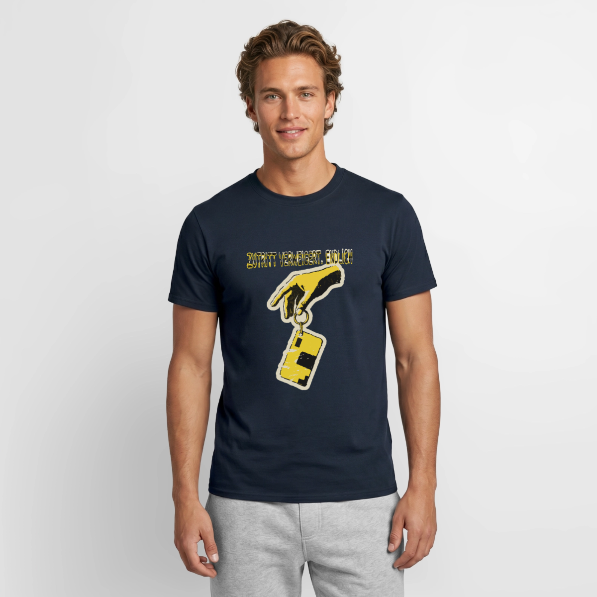 Zutritt verweigert. Endlich. Motiv-T-Shirt für Männer, Farbe Navy, Model