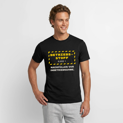 "Betriebsstoff Klasse 1. Nachfüllen vor Inbetriebnahme." Motiv-T-Shirt für Männer, Farbe Schwarz
